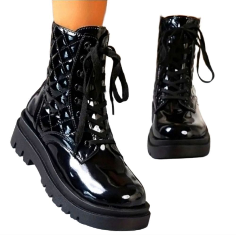 Women's quilted combat boot sz 10.5